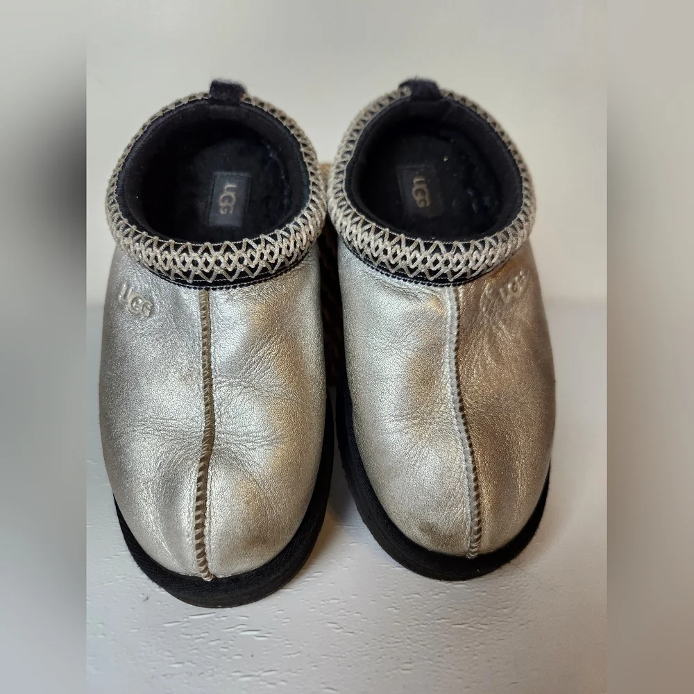 UGG Tazz Leather Faux Fur Lined Metallic Silver Indoor/Outdoor Clog Slippers